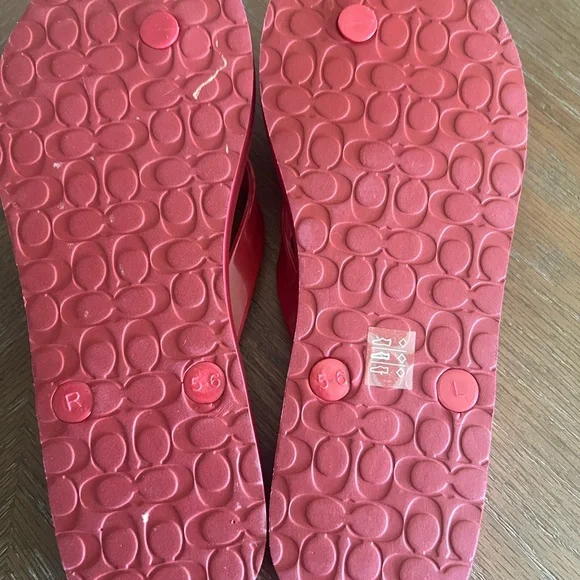 Coach Abbigail Red Floral Pattern Flip Flops with Silver Turnlock Logo Sz 6 - Picture 5 of 8